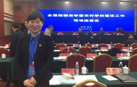 嘔心瀝血育棟梁 教育扶貧勇?lián)?dāng)——記河北省石家莊外國語學(xué)校教師李紅霞