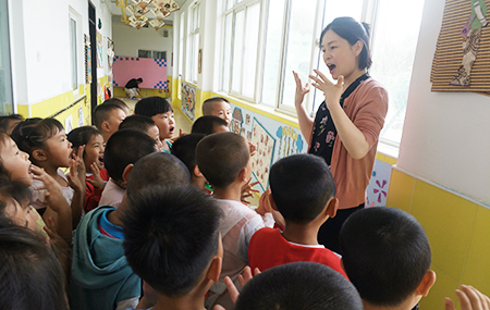 家園共育的探路者——記河南省新鄉(xiāng)市輝縣市西平羅鄉(xiāng)中心幼兒園園長郭文艷