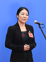 廖紅代表：領(lǐng)著農(nóng)民干、帶著農(nóng)民賺