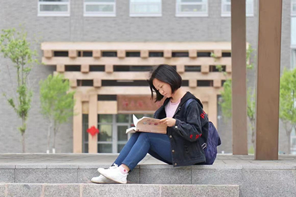 北京中醫(yī)藥大學：春讀書，興味長