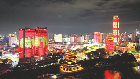 南寧：“城市亮燈”感念師恩