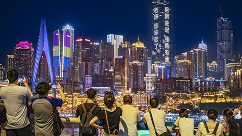 這個夜晚，為重慶50余萬名教育工作者而點亮