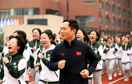 在追求卓越的道路上立己達(dá)人——記浙江省杭州第二中學(xué)校長蔡小雄