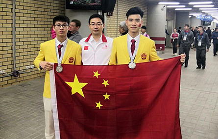 甘當(dāng)良匠之師 鑄造職教之魂——記天津市濱海新區(qū)塘沽第一職業(yè)中等專業(yè)學(xué)校教師翟津