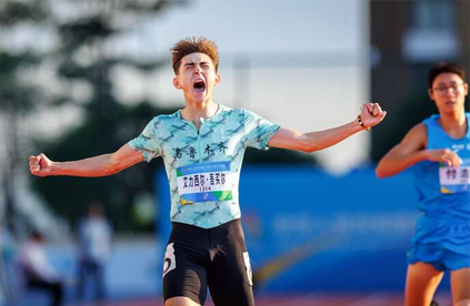 學(xué)青會田徑場上的飛揚(yáng)青春