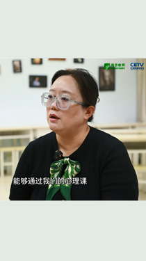 她的課堂不僅“備教材”，還要“備生活”