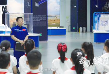 楊利偉感恩良師：是你們讓我飛上了藍天