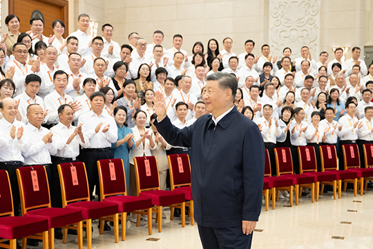 習近平接見參加慶祝第四十個教師節(jié)暨全國教育系統(tǒng)先進集體和先進個人表彰活動代表