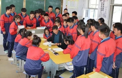 內蒙古自治區(qū)巴彥淖爾市臨河區(qū)第二中學副校長、教師 賀來虎