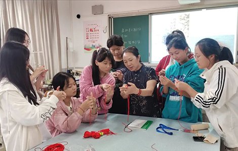 安徽省蚌埠工業(yè)與商貿職業(yè)技術學校教師 楊梅