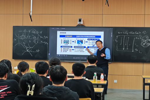 啟智潤(rùn)心 強(qiáng)師報(bào)國(guó)