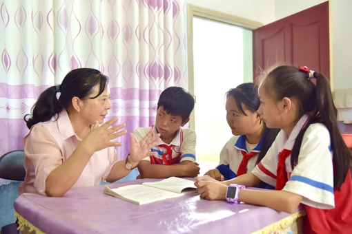 她是鄉(xiāng)村孩子的“黃媽媽”