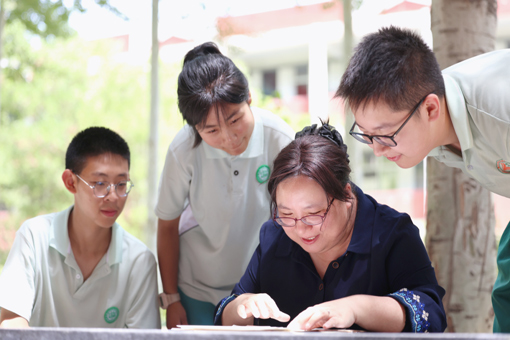 守望鄉(xiāng)村二十余載，她書(shū)寫(xiě)鄉(xiāng)村教育者的“不平凡”