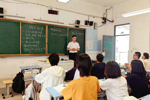 從塔克拉瑪干到念青唐古拉，他在支教路上“催化”希望