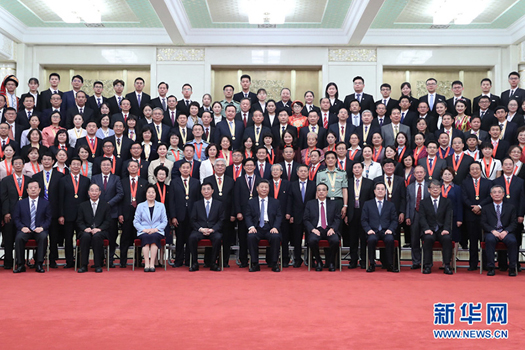 習(xí)近平會(huì)見(jiàn)全國(guó)教育系統(tǒng)先進(jìn)集體和先進(jìn)個(gè)人代表