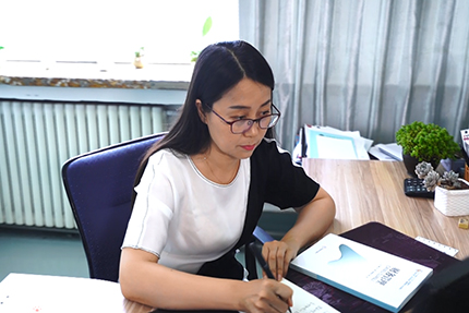 照亮人生旅途的明燈——記山東省濰坊商業(yè)學(xué)校教師魏亞麗