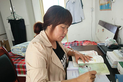 深山紅燭“丁媽媽”——記陜西省咸陽市旬邑縣馬欄齊心九年制寄宿學(xué)校教師丁海燕